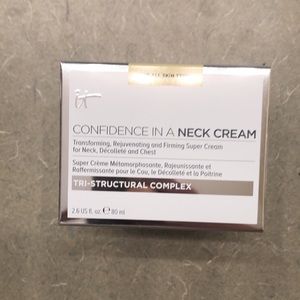 It Cosmetics Confidence in a Neck Cream